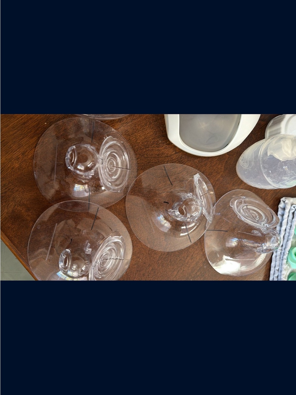 Elvie Double Electric Breast Pump Set in White - Picture 7 of 9